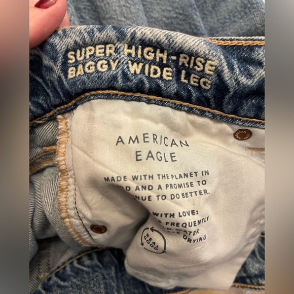 American Eagle Outfitters Women'sSuper High Rise, Baggy, Wide Leg Jeans - Picture 3 of 4